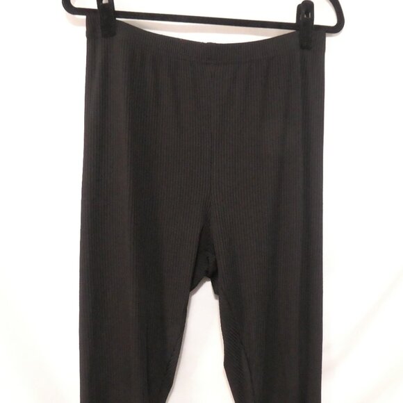 SHEIN - Curve | 1XL | Textured Ribbed Black Stretchy Leggings - Picture 6 of 16